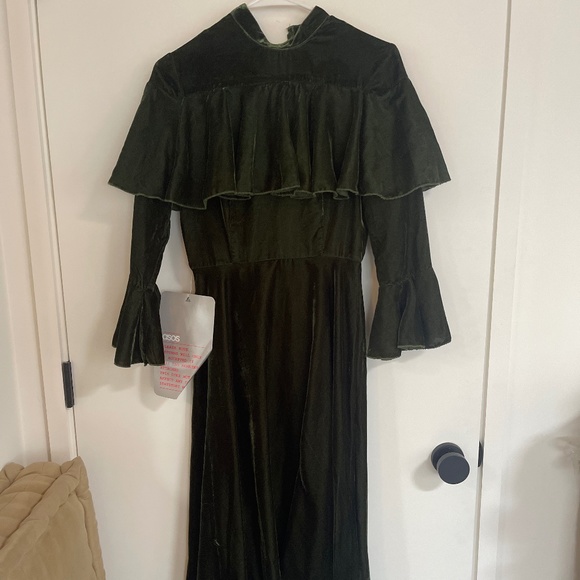 ASOS Trumpet Sleeve Velvet Midi Dress Green - Picture 4 of 10